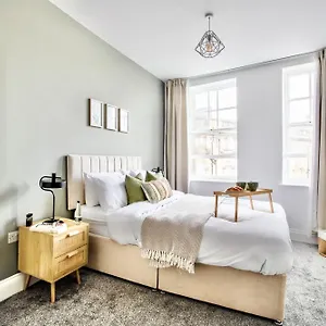 The Yorkshire Crown - Luxury - Free Parking Nearby Harrogate